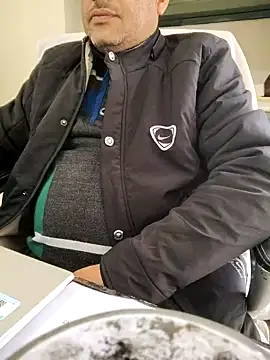 Snapshot of Hot-man39 chatting on December 2024 06:48:01 AM Hot-man39 online show from December 2024 06:48:01 AM