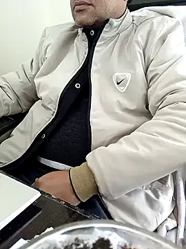 Snapshot of Hot-man39 chatting on January 2025 06:31:02 AM Hot-man39 online show from January 2025 06:31:02 AM