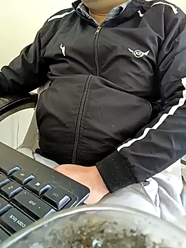 Snapshot of Hot-man39 chatting on February 2025 06:28:01 AM Hot-man39 online show from February 2025 06:28:01 AM