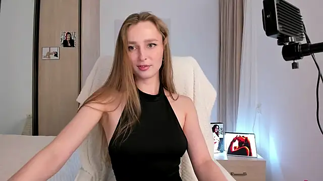 CharlotteWells online show from November 2025 02:05:02 PM