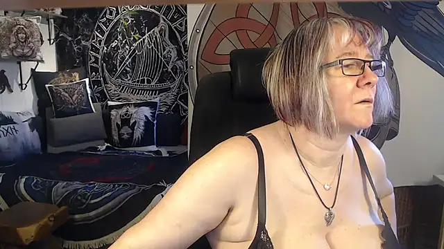 Snapshot of TittenMichelle chatting on April 2026 08:39:01 AM TittenMichelle online show from April 2026 08:39:01 AM