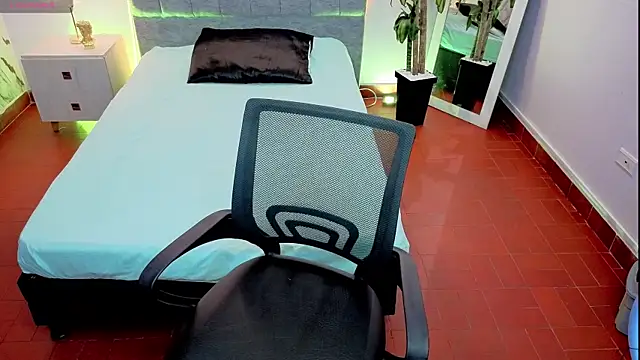 Lana stone  online show from March 2026 04:27:01 AM