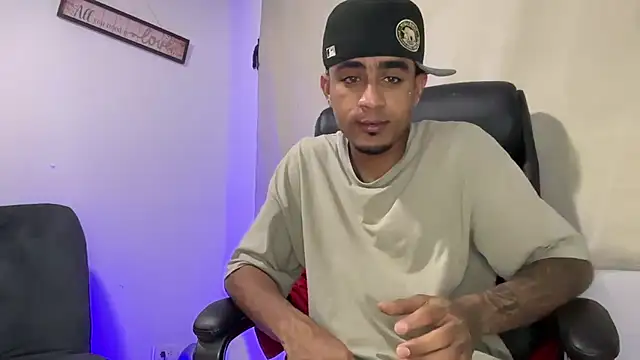 Snapshot of dominic_brandd23 chatting on January 2026 07:28:02 PM dominic brandd23 online show from January 2026 07:28:02 PM