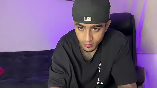 Snapshot of dominic_brandd23 chatting on February 2026 05:01:02 AM dominic brandd23 online show from February 2026 05:01:02 AM