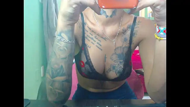 Snapshot of lorenapinto chatting on July 2026 10:52:01 PM lorenapinto online show from July 2026 10:52:01 PM