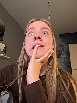 candy maggie online show from November 2025 07:58:01 PM