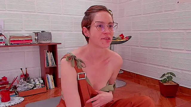 Snapshot of cuddlingbunny chatting on January 2025 03:59:02 PM cuddlingbunny online show from January 2025 03:59:02 PM