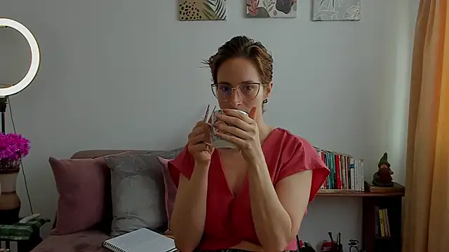 Snapshot of cuddlingbunny chatting on January 2025 04:36:01 PM cuddlingbunny online show from January 2025 04:36:01 PM