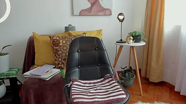 Snapshot of cuddlingbunny chatting on March 2025 02:54:02 PM cuddlingbunny online show from March 2025 02:54:02 PM