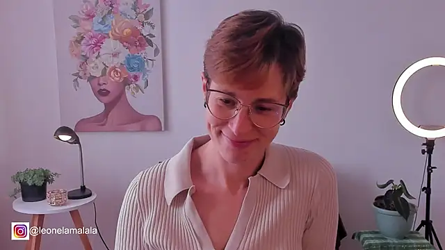 Snapshot of cuddlingbunny chatting on March 2025 04:34:02 PM cuddlingbunny online show from March 2025 04:34:02 PM