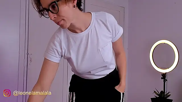 Snapshot of cuddlingbunny chatting on November 2025 02:18:01 PM cuddlingbunny online show from November 2025 02:18:01 PM