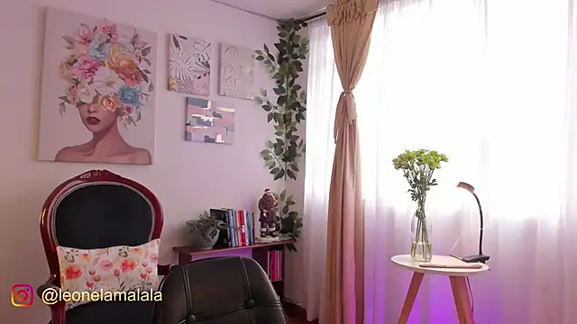 Snapshot of cuddlingbunny chatting on November 2025 09:47:01 PM cuddlingbunny online show from November 2025 09:47:01 PM