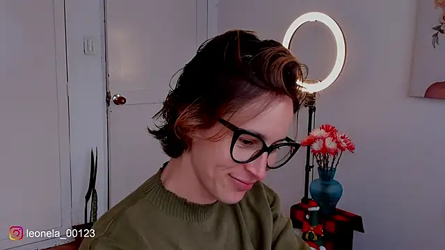 Snapshot of cuddlingbunny chatting on December 2025 06:26:01 PM cuddlingbunny online show from December 2025 06:26:01 PM