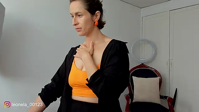 Snapshot of cuddlingbunny chatting on December 2025 06:15:01 PM cuddlingbunny online show from December 2025 06:15:01 PM