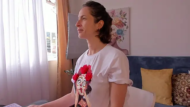 Snapshot of cuddlingbunny chatting on March 2026 02:43:01 PM cuddlingbunny online show from March 2026 02:43:01 PM