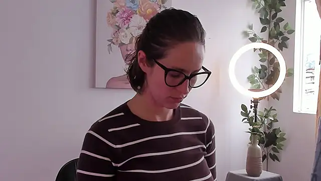 Snapshot of cuddlingbunny chatting on March 2026 08:31:01 PM cuddlingbunny online show from March 2026 08:31:01 PM