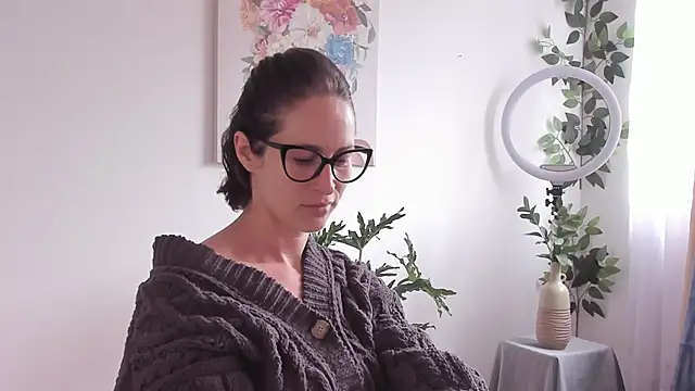 Snapshot of cuddlingbunny chatting on March 2026 03:35:02 PM cuddlingbunny online show from March 2026 03:35:02 PM