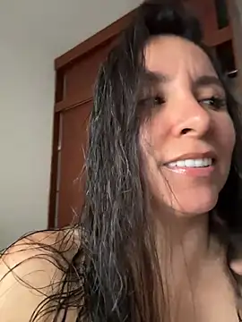 Snapshot of emely_sexx20 chatting on February 2026 10:21:01 PM emely sexx20 online show from February 2026 10:21:01 PM