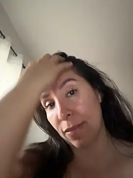 Snapshot of emely_sexx20 chatting on February 2026 10:19:02 PM emely sexx20 online show from February 2026 10:19:02 PM