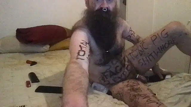 Snapshot of JunkieShitPig chatting on March 2025 11:23:02 PM JunkieShitPig online show from March 2025 11:23:02 PM