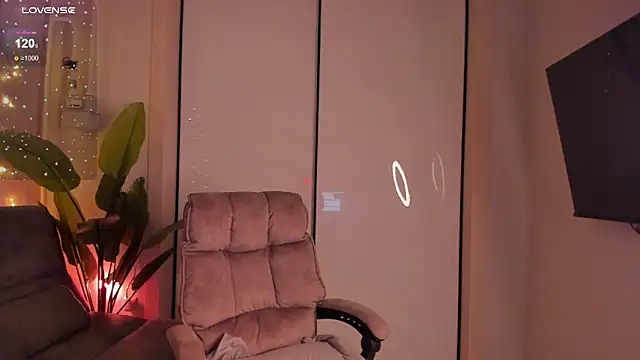 Snapshot of helen_ramsay chatting on January 2025 07:13:02 PM helen ramsay online show from January 2025 07:13:02 PM