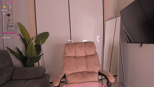 Snapshot of helen_ramsay chatting on October 2025 03:35:02 PM helen ramsay online show from October 2025 03:35:02 PM