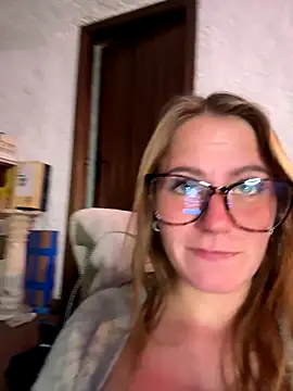 selenaluvv online show from November 2025 04:08:02 PM