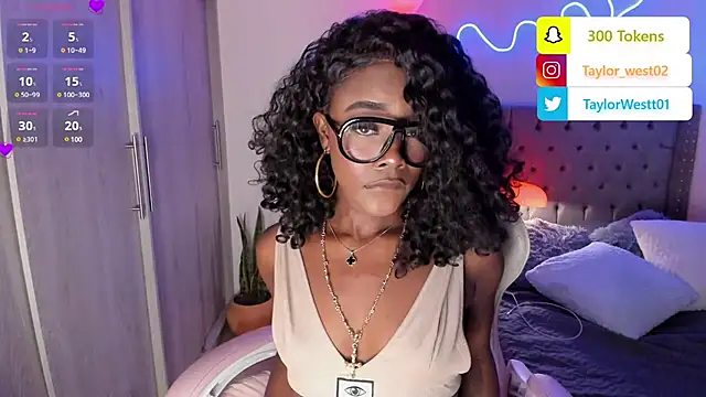 Snapshot of Miss_westt_ chatting on January 2025 07:49:01 AM Miss westt online show from January 2025 07:49:01 AM