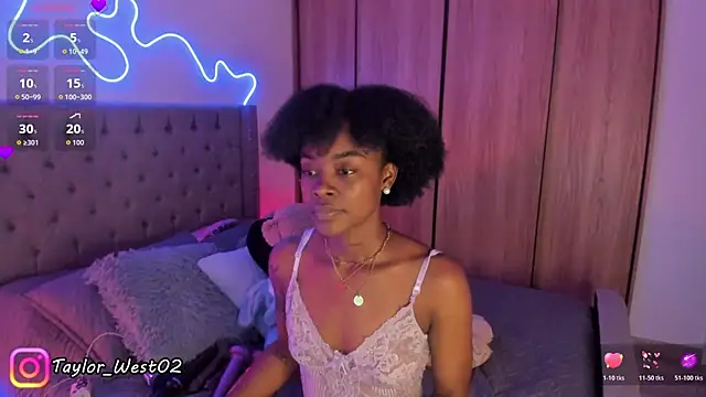 Snapshot of Miss_westt_ chatting on June 2026 06:40:01 AM Miss westt online show from June 2026 06:40:01 AM
