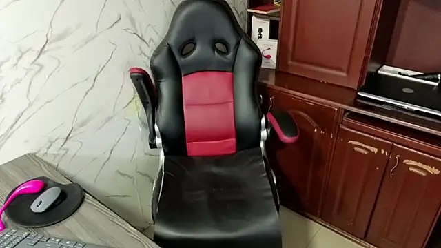 Snapshot of MissEscarleth chatting on October 2025 01:28:01 AM MissEscarleth online show from October 2025 01:28:01 AM