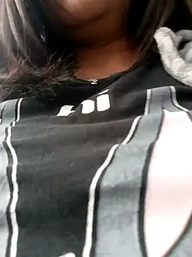 Snapshot of Cristal__04 chatting on October 2025 04:05:02 PM Cristal 04 online show from October 2025 04:05:02 PM