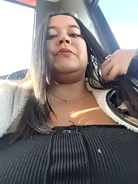 Snapshot of Cristal__04 chatting on May 2026 01:27:02 PM Cristal 04 online show from May 2026 01:27:02 PM