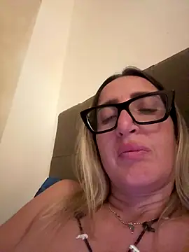 Snapshot of casalinga88 chatting on November 2025 11:32:01 PM casalinga88 online show from November 2025 11:32:01 PM