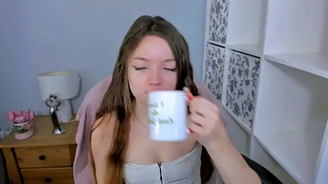 GraceLips online show from November 2025 06:37:02 AM