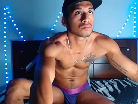 Snapshot of DanteSantoro chatting on December 2024 06:17:01 PM DanteSantoro online show from December 2024 06:17:01 PM