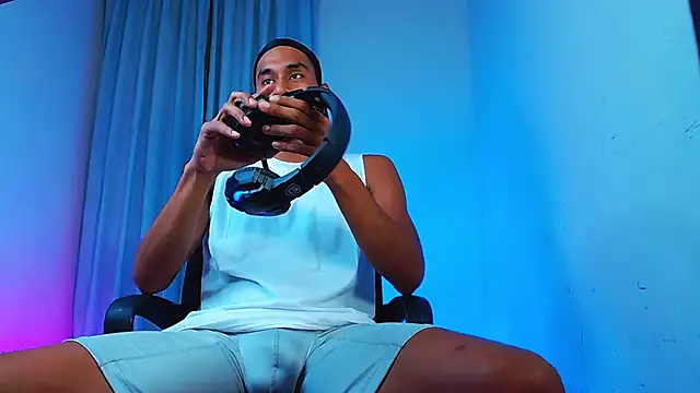 Snapshot of DanteSantoro chatting on January 2026 12:05:02 AM DanteSantoro online show from January 2026 12:05:02 AM