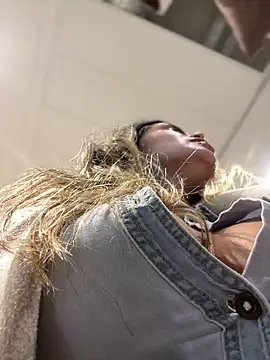 melanny10 online show from December 2024 01:11:01 PM