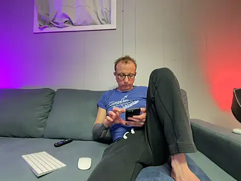 mouser21212 online show from January 2025 11:39:01 PM