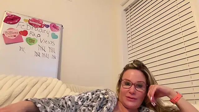 Milf Goddess online show from February 2025 03:44:02 AM