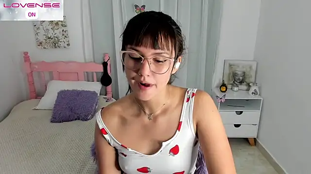 cute roxy online show from October 2025 03:58:02 AM