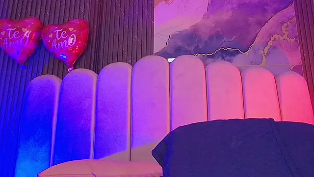 hot dione online show from February 2026 07:14:02 PM