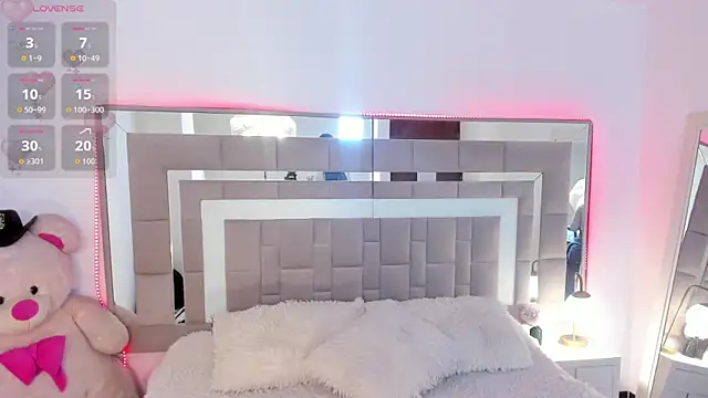 Nicolle foxy online show from April 2026 02:39:02 PM