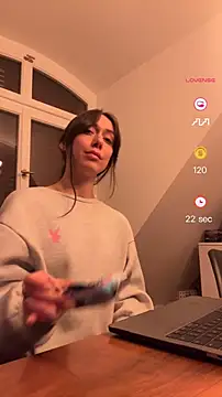 emiliasommer online show from October 2025 06:58:01 PM