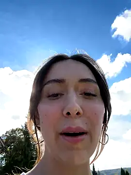 emiliasommer online show from October 2025 01:30:01 PM