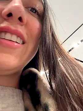 emiliasommer online show from October 2025 12:50:01 PM