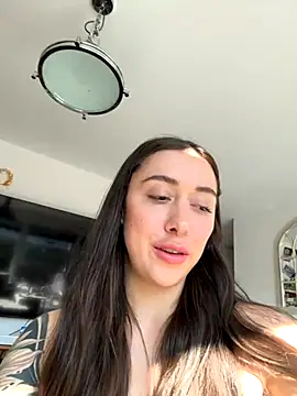 emiliasommer online show from October 2025 01:01:01 PM