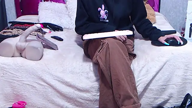 AyshaScott online show from April 2026 02:13:02 PM