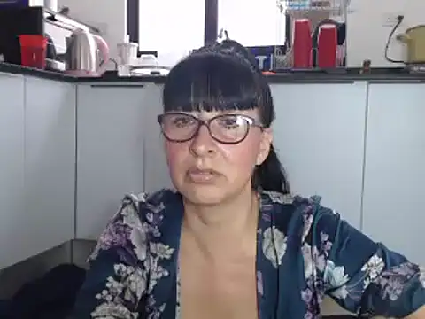 Snapshot of HellenLatin chatting on May 2026 08:06:01 PM HellenLatin online show from May 2026 08:06:01 PM