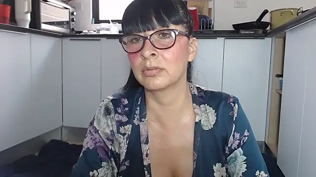 Snapshot of HellenLatin chatting on May 2026 08:25:02 PM HellenLatin online show from May 2026 08:25:02 PM