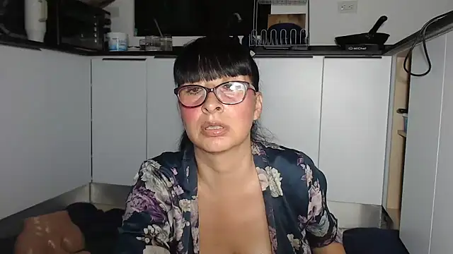 Snapshot of HellenLatin chatting on May 2026 01:56:01 AM HellenLatin online show from May 2026 01:56:01 AM
